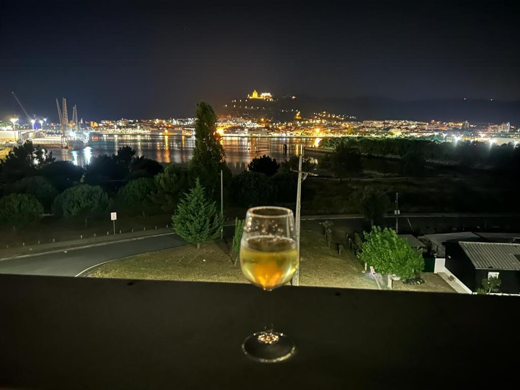 River Town View - Luxury Apartment With Jacuzzi On Terrace Viana do Castelo Esterno foto