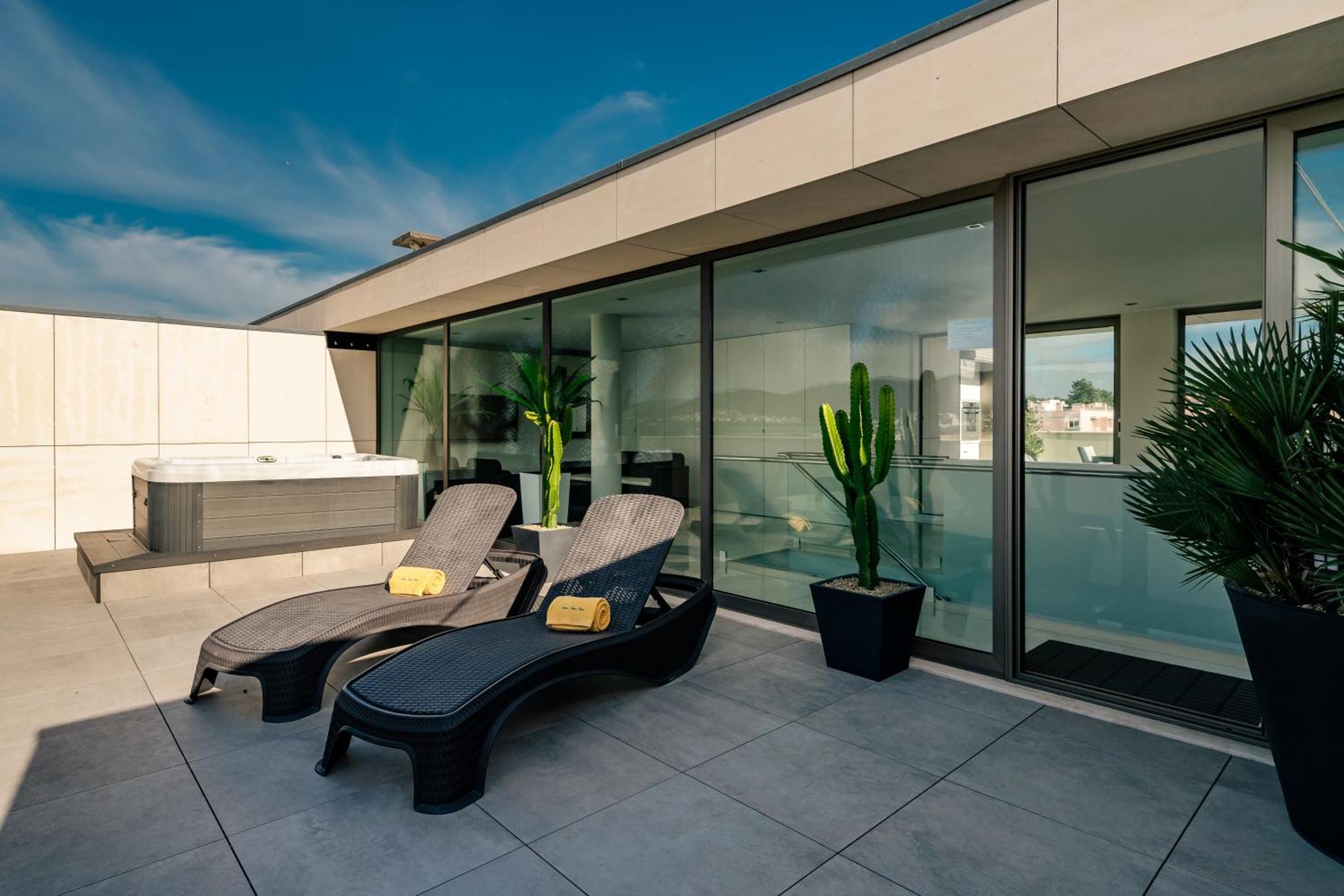 River Town View - Luxury Apartment With Jacuzzi On Terrace Viana do Castelo Esterno foto