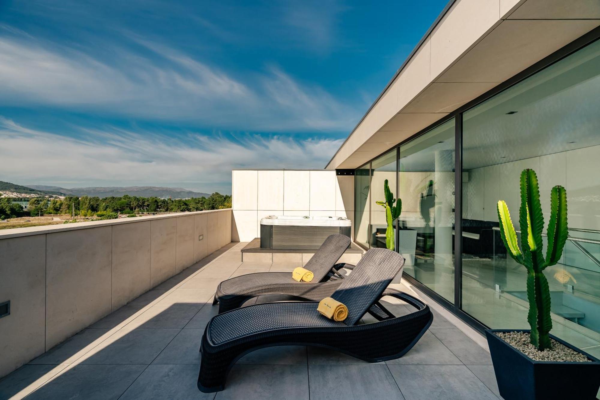 River Town View - Luxury Apartment With Jacuzzi On Terrace Viana do Castelo Esterno foto