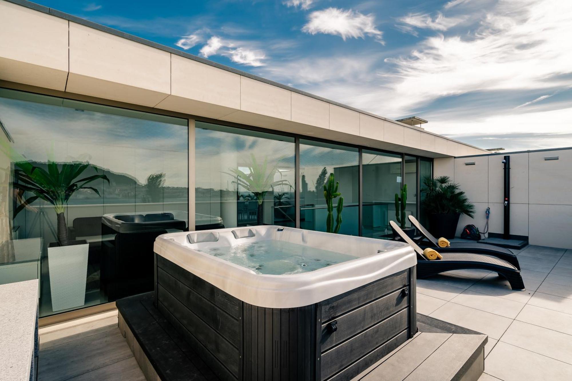 River Town View - Luxury Apartment With Jacuzzi On Terrace Viana do Castelo Esterno foto