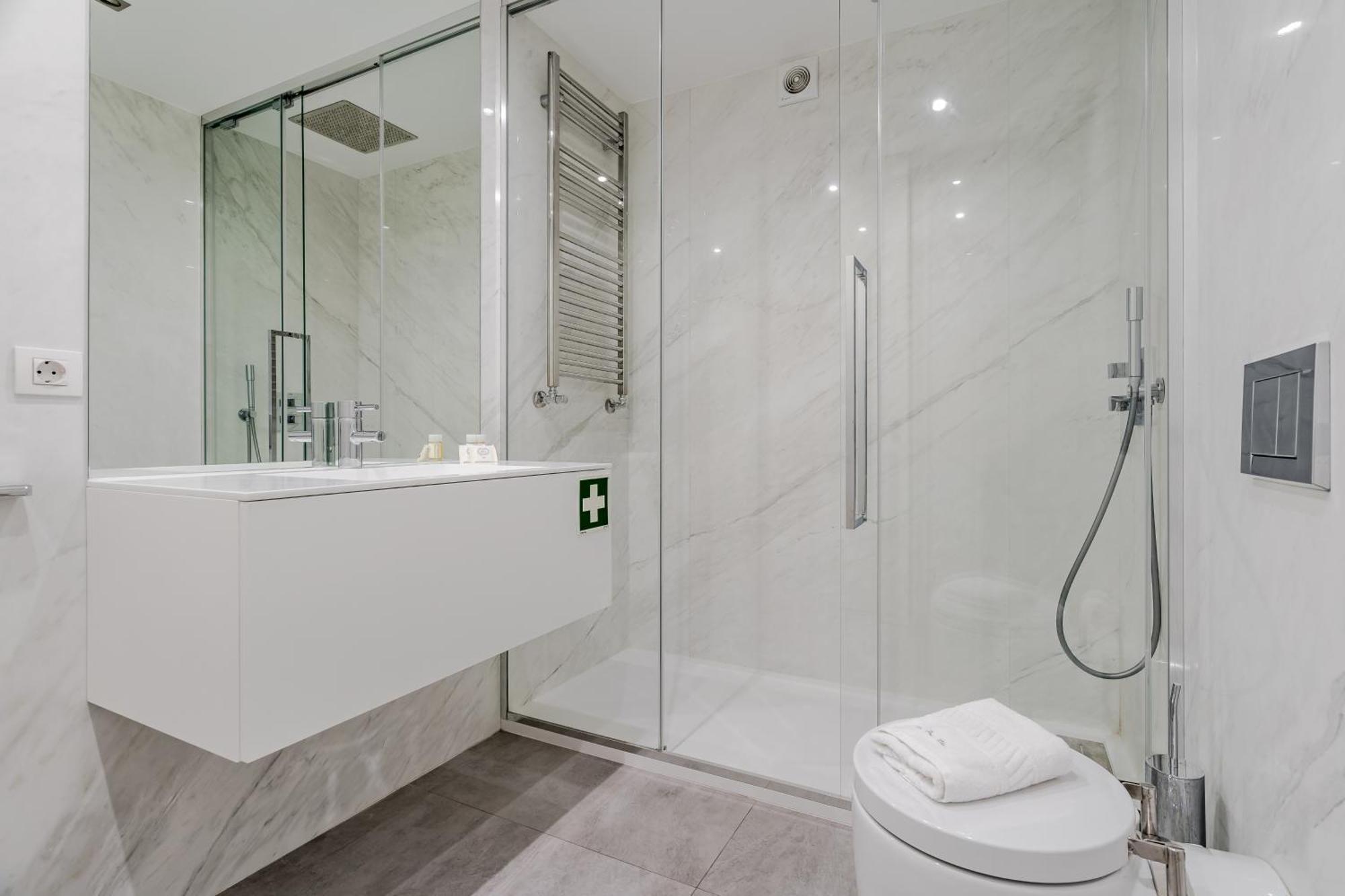 River Town View - Luxury Apartment With Jacuzzi On Terrace Viana do Castelo Esterno foto